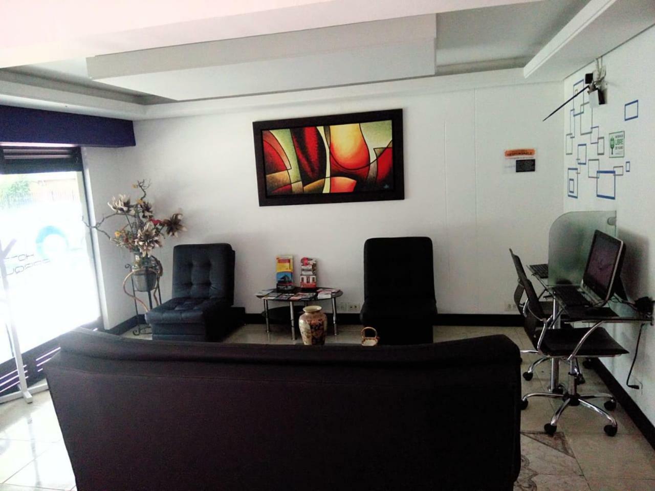 Hotel Parque 70 Medellín Buitenkant foto